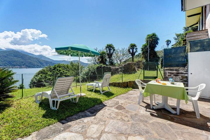 Holiday rental for 2 people, with Garden and Lake view in Lago Maggiore