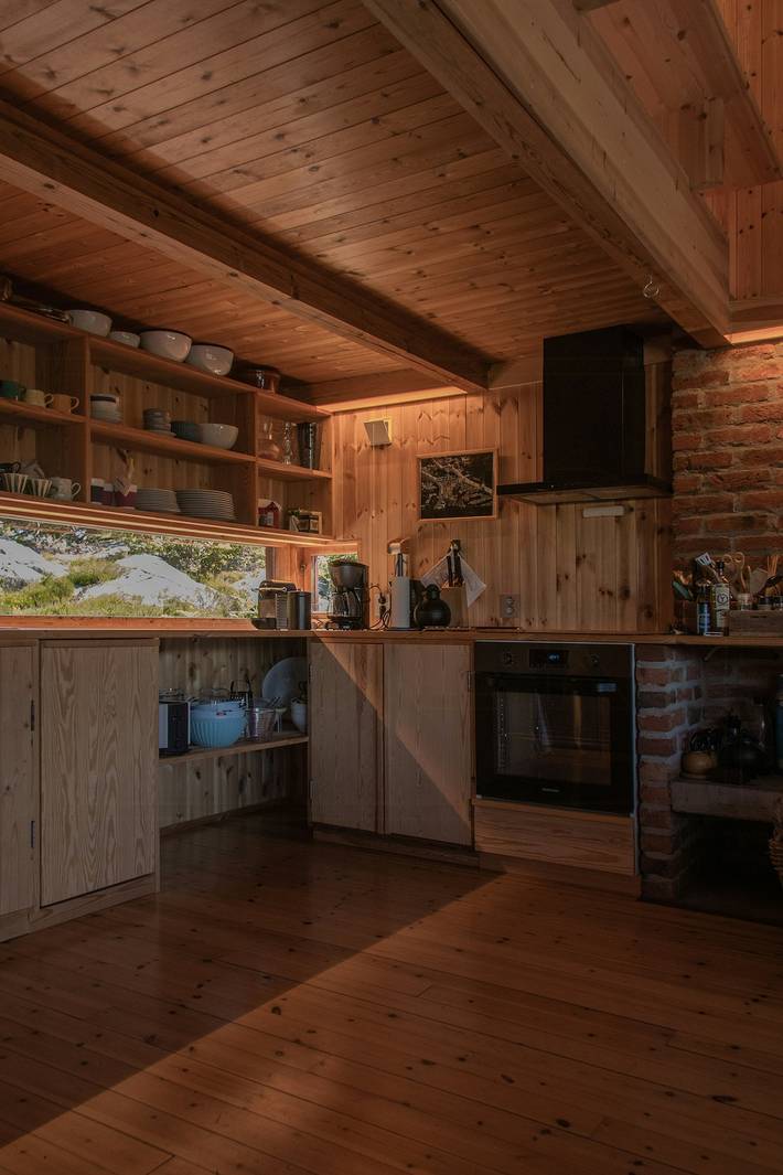 Architektonisch gestaltete Hütte mit privatem Uferbereich in Risør