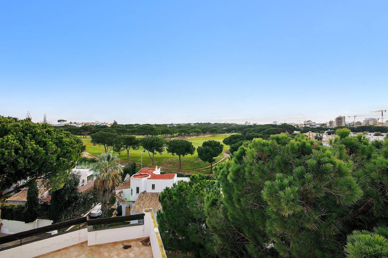 Appartement entier, Appartement 'Golf y Mar - T2' avec Piscine Partagée, Wi-Fi et Climatisation in Vilamoura, Quarteira