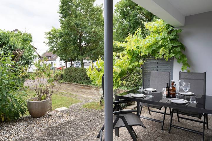 Ferienwohnung für 2 Personen, mit Balkon und Garten in Rheinebene