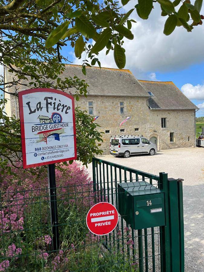 Chambre d’hôte pour 2 personnes, avec Terrasse ainsi que Jardin et Vue à Sainte-Mère-Église