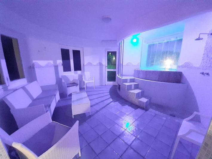 Location de vacances pour 2 personnes, avec sauna et piscine ainsi que jardin et jacuzzi dans Ischia - 4