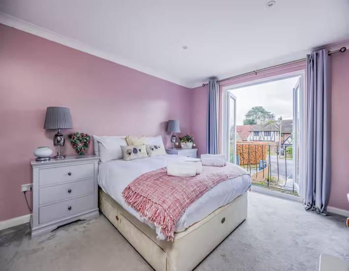 Gorgeous Family Home with Garden - Pass the Keys in Chichester, West Sussex