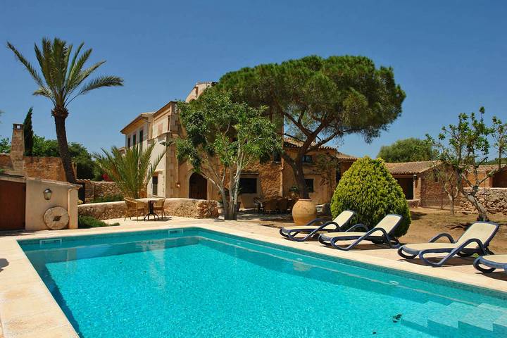 Chalet para 10 personas, con terraza además de piscina y jardín - 1