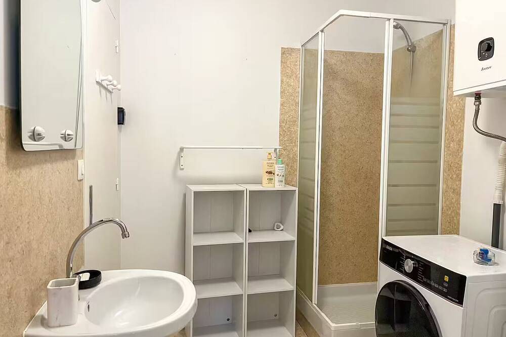 Appartement entier, T2 cosy avec parking gratuit & transports au pied in Équeurdreville-Hainneville, Cherbourg-en-Cotentin
