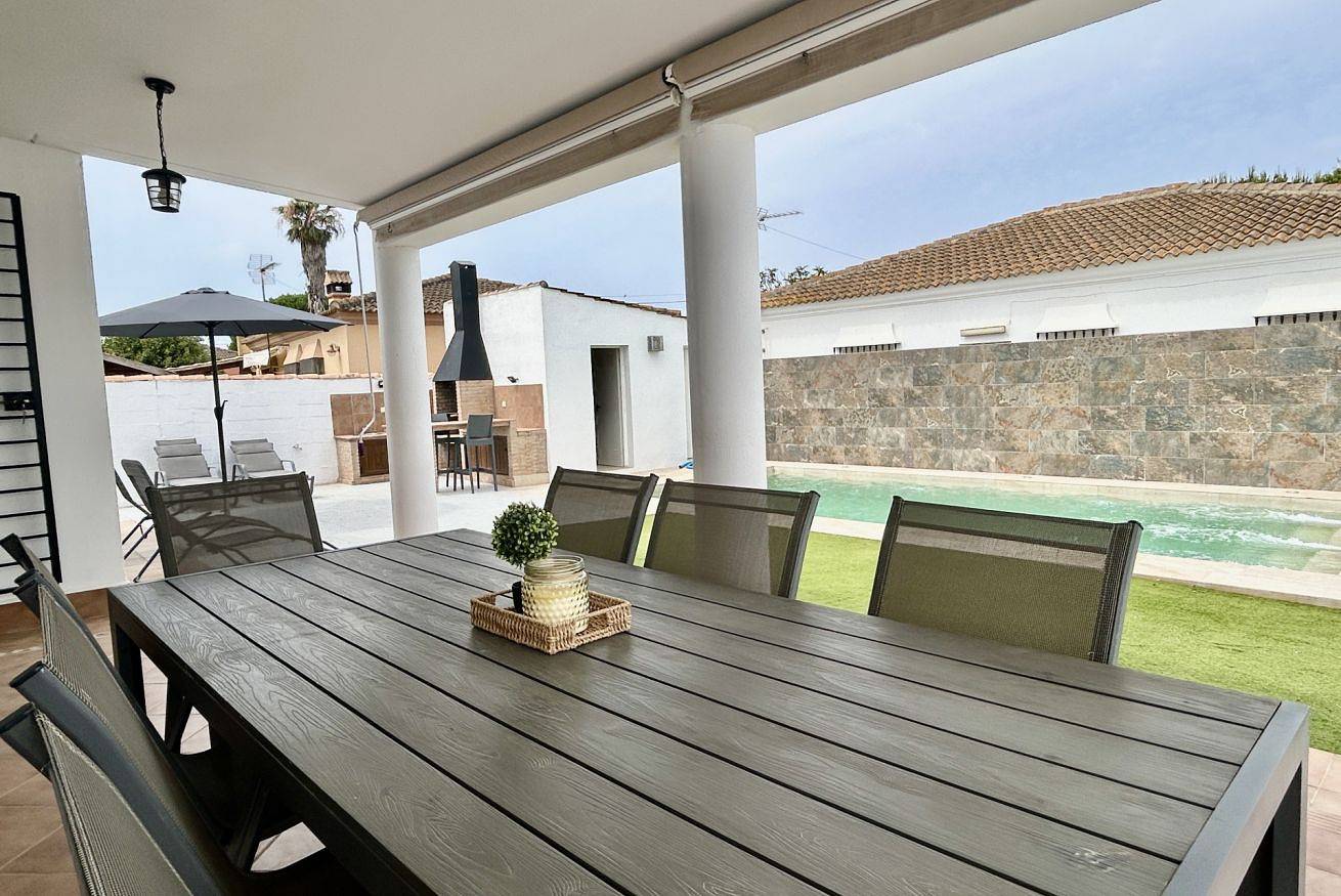 Apartamento entero, ☀️ Chalet Moderno con Piscina Privada y Bbq in Novo Sancti Petri, Chiclana de la Frontera