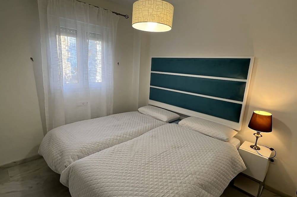 Apartamento entero, Mi Capricho P.5, Apartment with Sea and Pool Views in Urbanizacion Calahonda, Mijas