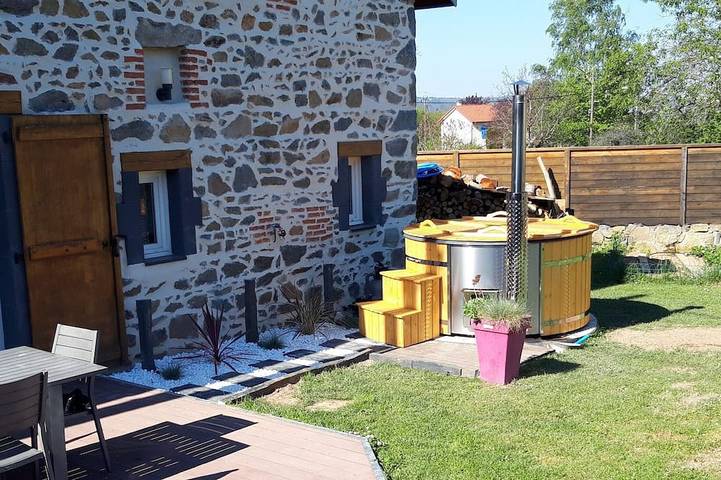 Location de vacances pour 6 personnes, avec Jacuzzi et Jardin dans Montcel (Puy-de-Dôme)