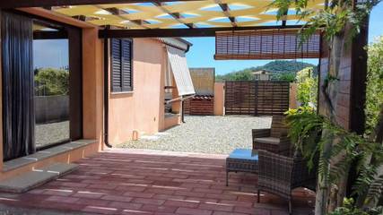 Gîte pour 2 personnes, avec jardin dans Cardedu