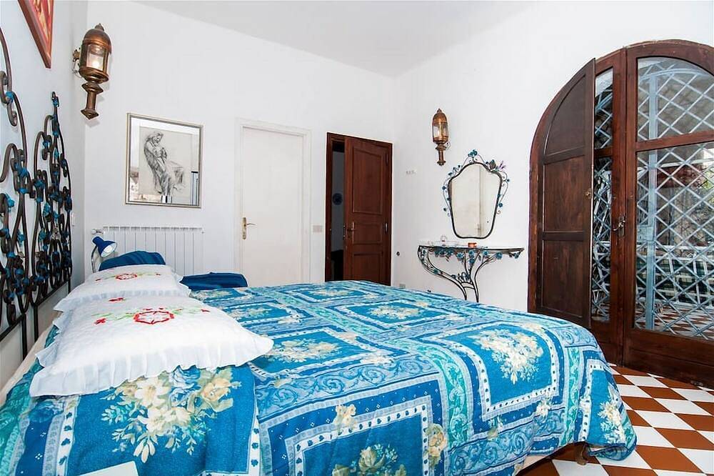Entire apartment, Palazzo del 500 in the heart of the historic center with hanging garden in Gaeta, Latina Province