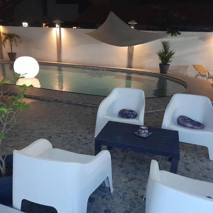 Location de vacances pour 4 personnes, avec piscine ainsi que jardin et jacuzzi à Remire-Montjoly - 3