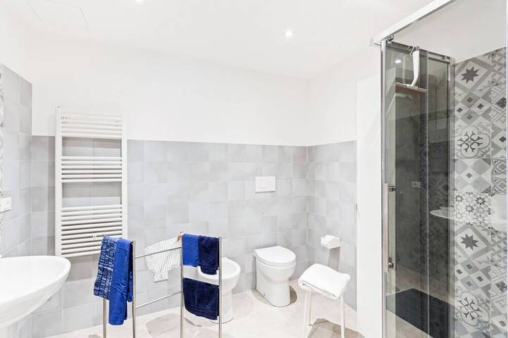 Appartamento intero, GuestHost - Bright Apt w/ Private Parking & Patio in Catania, Catania e dintorni