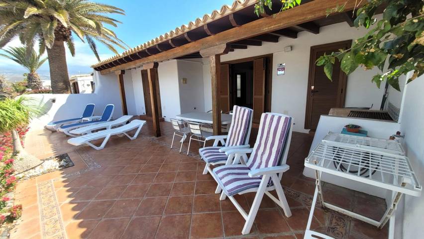 Chalet para 4 personas, con Vistas al mar y Terraza además de Jardín y Piscina en Golf del Sur