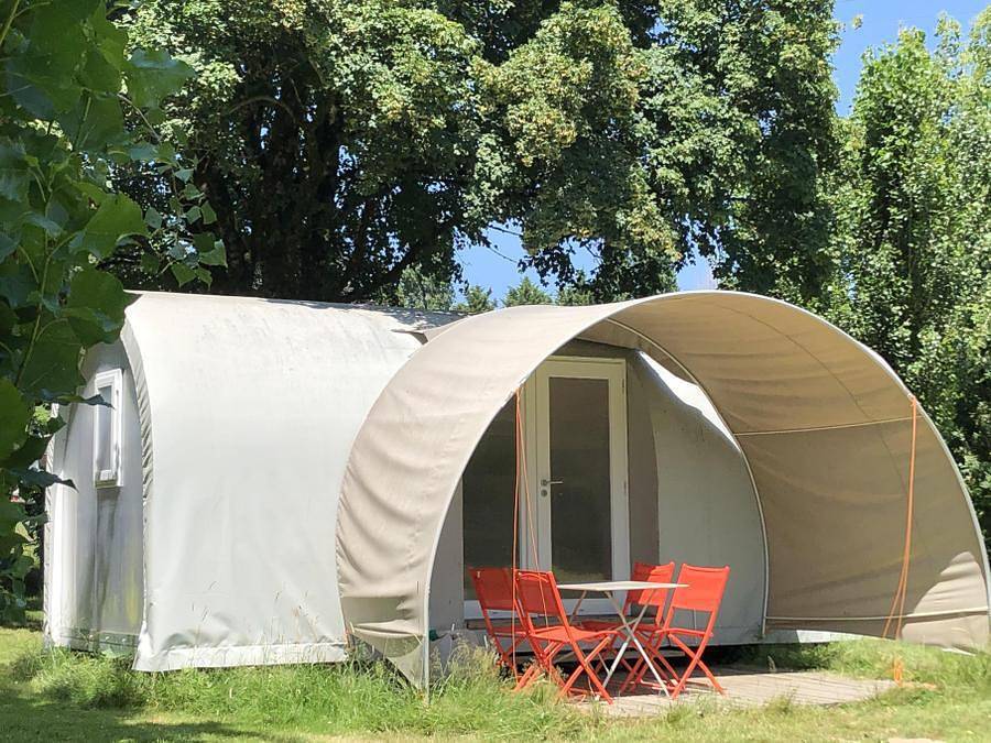 Camping Les Tournesols - Tente 4 personnes - Lodge Coco Sweet 16m² - 2 chambres - sans sanitaires 4 pers in Le Grez, Parc naturel régional Normandie-Maine