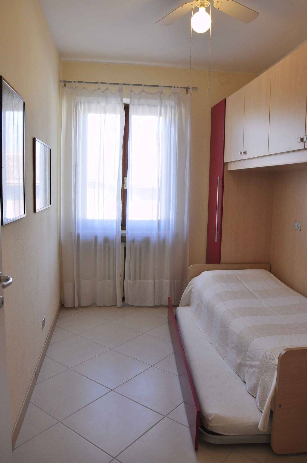 Geheel vakantieappartement, Vakantiewoning met een buitenzwembad en Wifi in Lazise, Garda Bergen