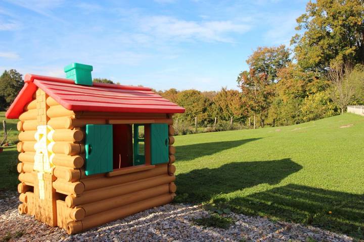Gîte pour 9 personnes, avec terrasse ainsi que jardin et piscine à Meuzac - 4