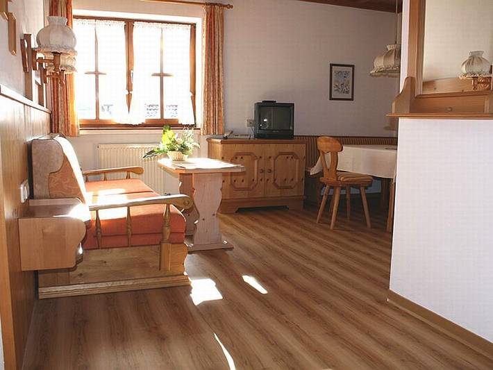 Apartamento vacacional entero, Haus Alpenlicht - (05)One-room holiday flat, 26sqm, 2 persons, 1 living/bedroom, kitchen, terrace in Reit im Winkl, Alpes Bávaros