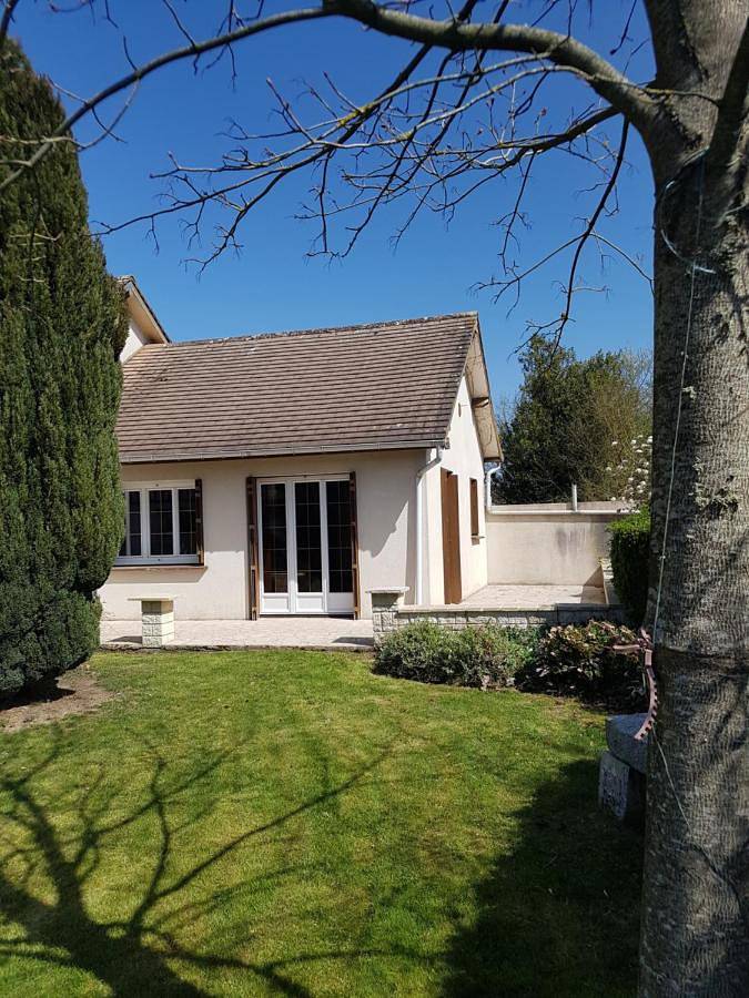 Large Double Room in Barneville-sur-Seine, Région de Bernay