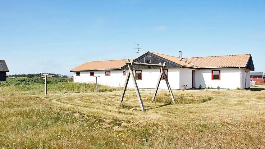 Ferieudlejning for 11 personer, med sauna og terrasse såvel som pool og jacuzzi i Harboøre