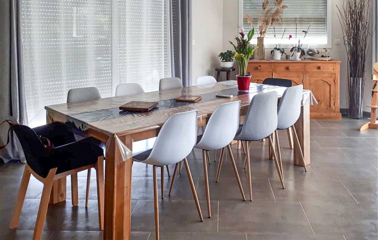 Reizende 135 m² große Ferienwohnung mit Pool und WLAN, in der Nähe von La Courtille Tavel in Tavel, Nimes und Umgebung