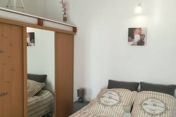Gîte pour 2 personnes, avec terrasse ainsi que piscine et jardin à Meyreuil