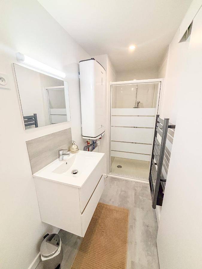 Appartement entier, Le Petit Thau - Studio - Wifi in Bouzigues, Côte méditerranéenne (France)