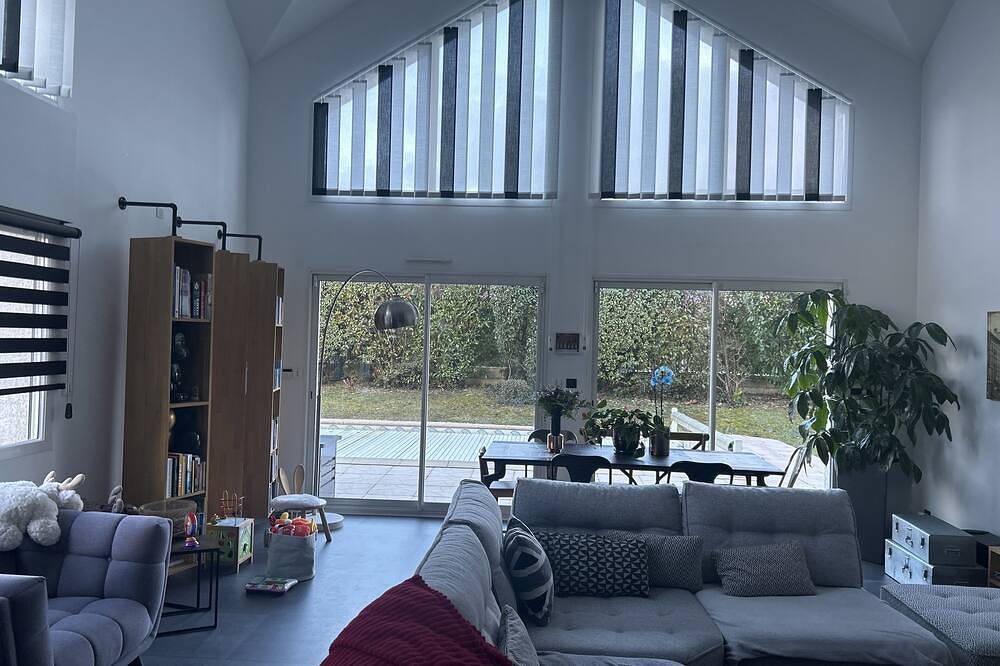 Villa Moderne Avec Piscine Proche du lac Daix-les-bains in Voglans, Chambéry region