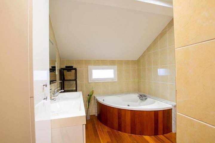 Location de vacances pour 6 personnes, avec piscine ainsi que jardin et vue à Coulounieix-Chamiers - 2