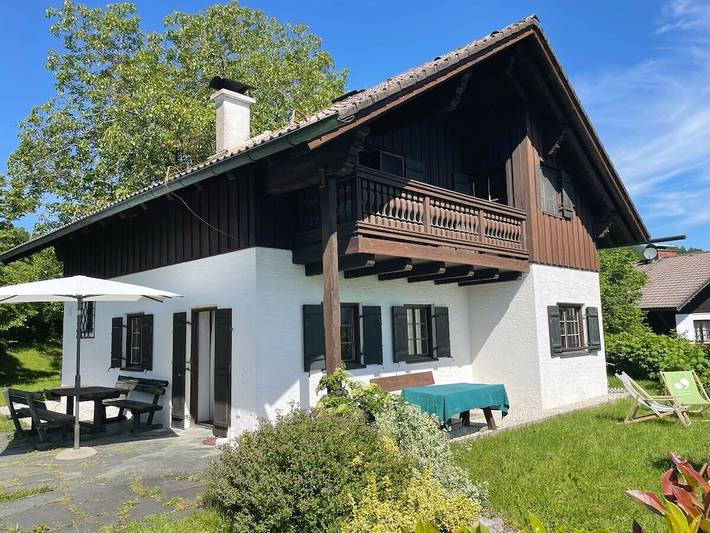 Ferienhaus für 8 Personen, mit Balkon und Terrasse sowie Garten am Attersee