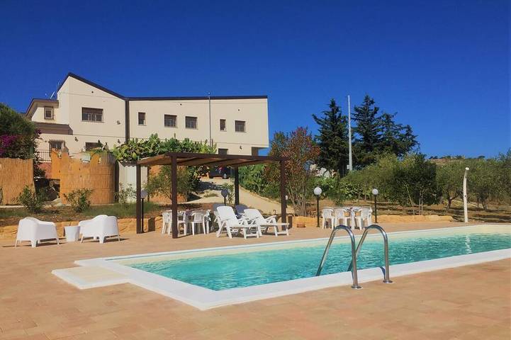 Chalet para 9 personas, con jardín y piscina - 1