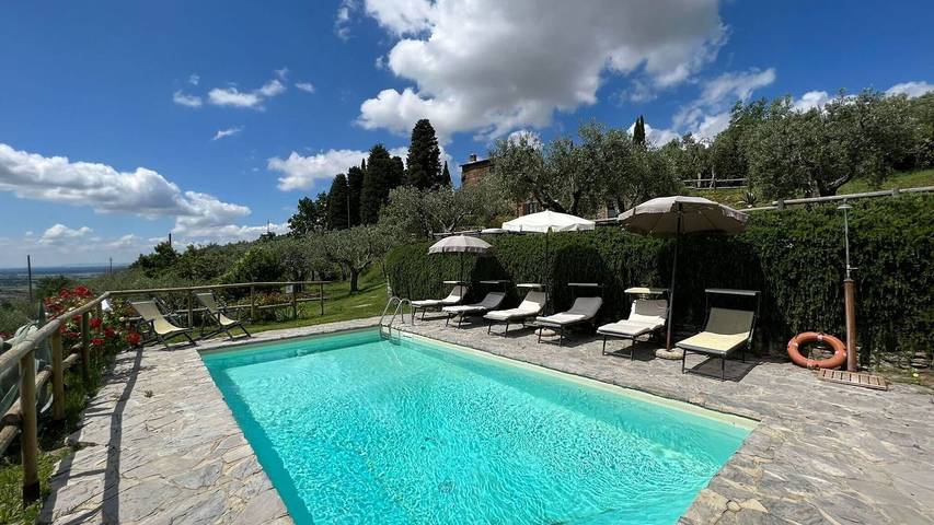 Villa per 12 persone, con idromassaggio e giardino nonché piscina, con animali domestici in Cortona