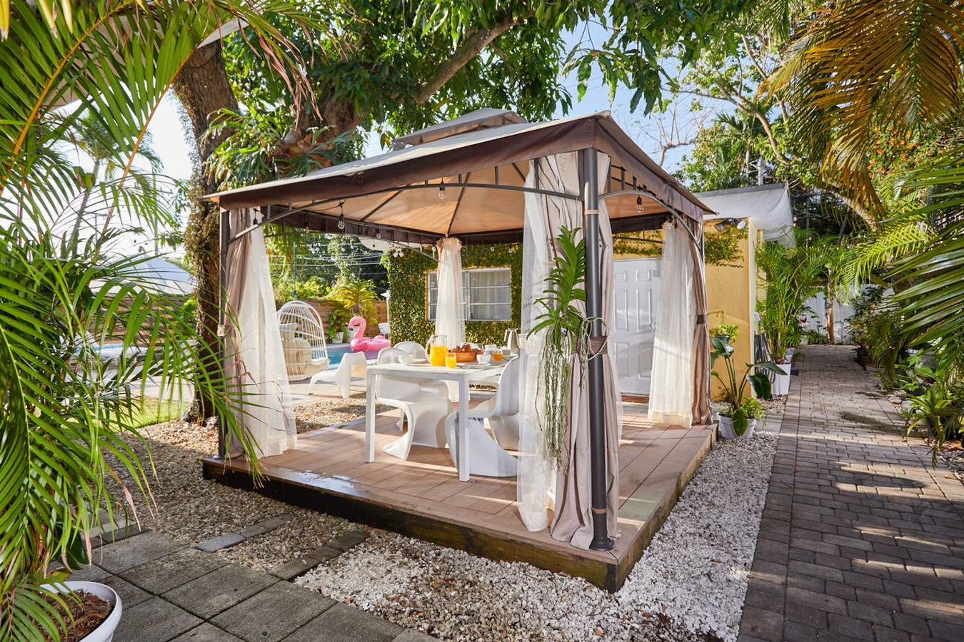 Miami Pool Oasis in El Portal in El Portal, Florida