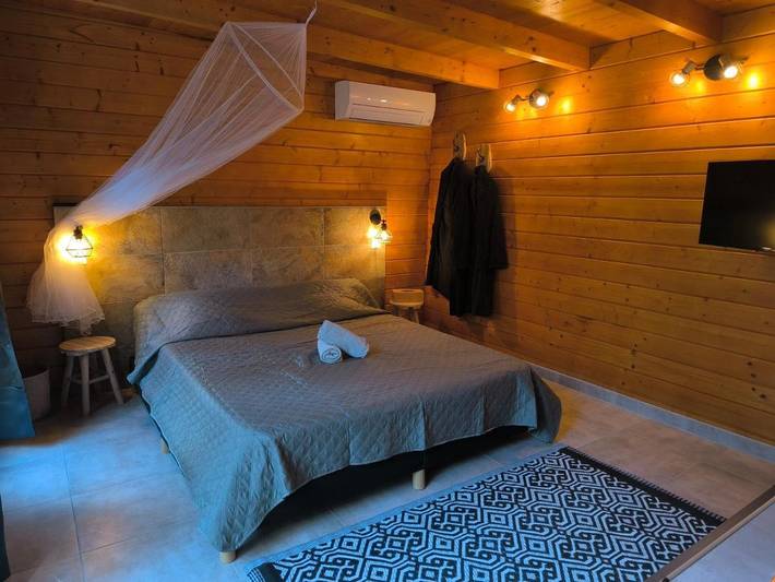 Gîte pour 3 personnes, avec jardin ainsi que piscine et jacuzzi à Aurons - 2