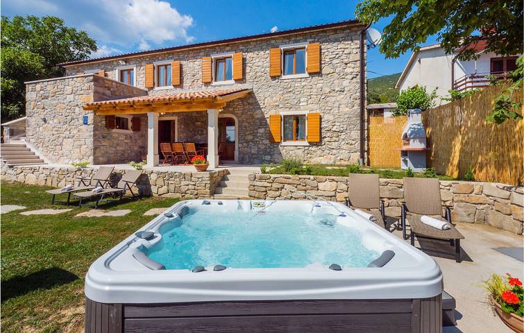 Ferienhaus für 7 Personen, mit Terrasse und Garten