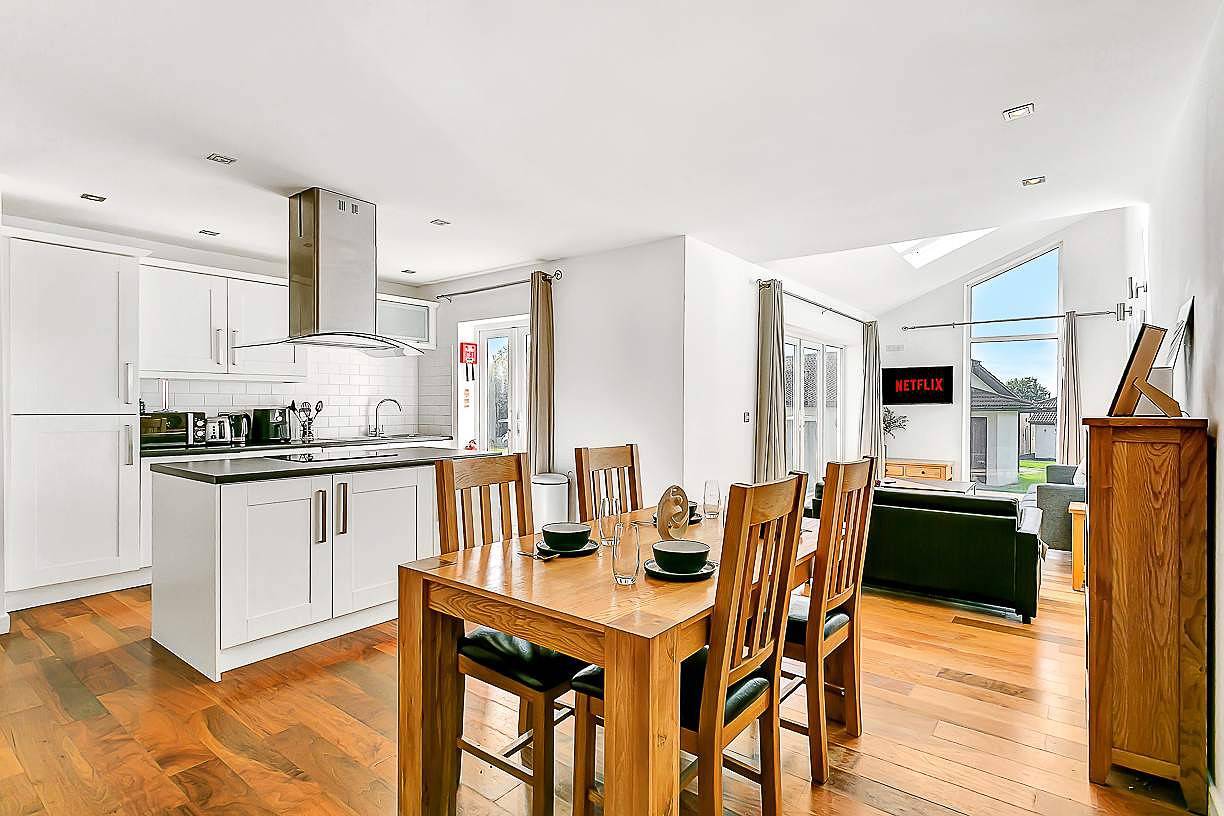 Modern and Bright 2Bed Holiday Chalet nr Sidmouth in Branscombe, Jurassic Coast