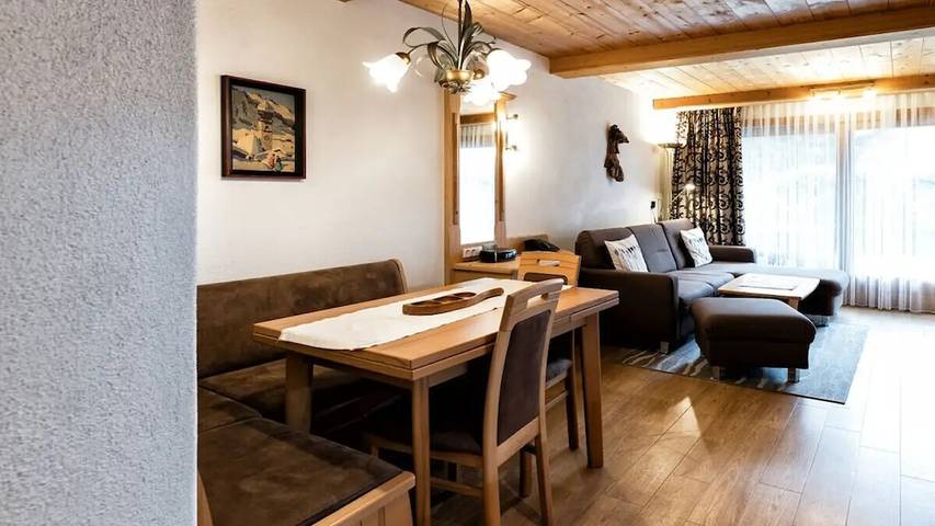 Ferienhaus für 4 Personen, mit Balkon und Terrasse sowie Garten und Pool in Seefeld in Tirol