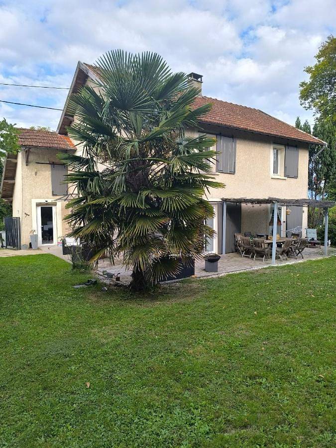 Location de vacances pour 4 personnes, avec jardin à Veyrins-Thuellin