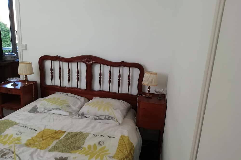 Entire apartment, Apartment on the ground floor over-high (8 steps) in Le Mans, Sarthe