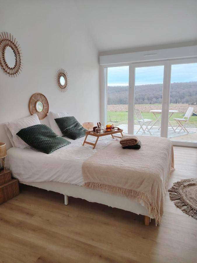 Location de vacances pour 2 personnes, avec jardin ainsi que terrasse et vue dans Sarrouilles - 3