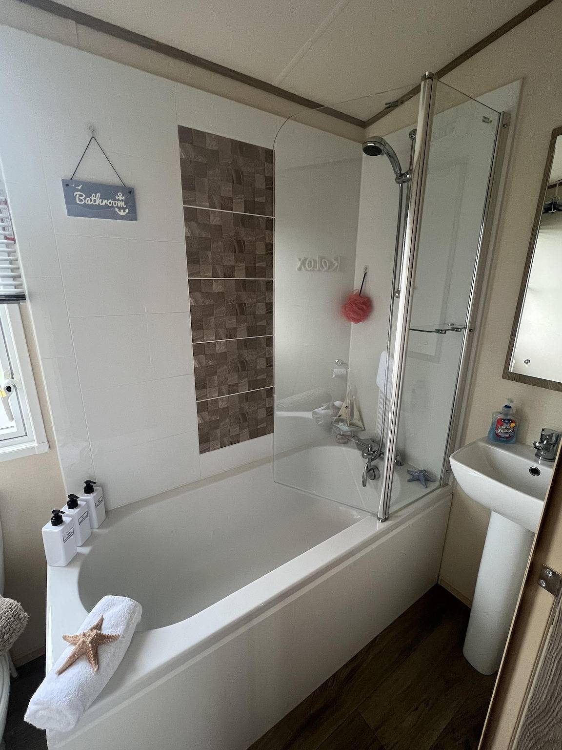 2 Bed Caravan - Sleeps 6 - Parking - Pets in North Tyneside