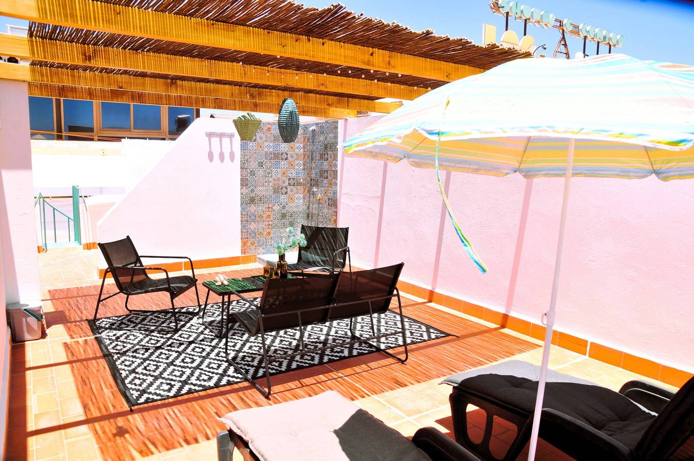 Appartement entier, Appartement de vacances "Casa Vitamin Sea" avec vue sur les montagnes, terrasse et Wi-Fi. in Caleta de Fuste, Antigua