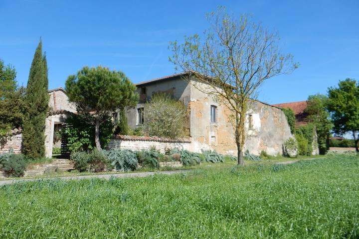 Gîte pour 7 personnes, avec terrasse et jardin, animaux acceptés à Jons