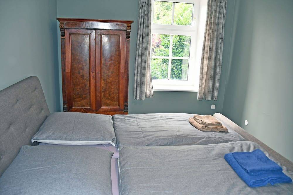 Ganze Wohnung, 07 Ferienwohnung Muttland mit Kamin - Ferienwohnungen im Gutshaus Gnies in Ralswiek, Bergen auf Rügen und Umgebung