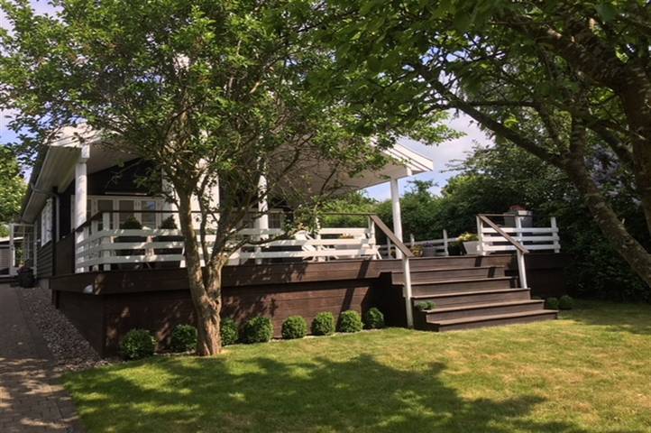 Feriehus for 5 personer, med terrasse i Hornbæk