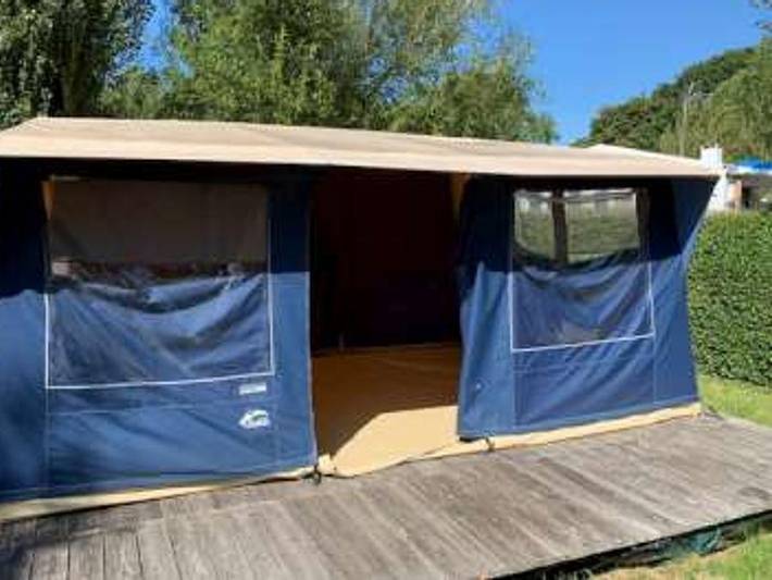 Tente pour 6 personnes, avec bassin pour enfant, animaux acceptés en Haute-Loire - 2