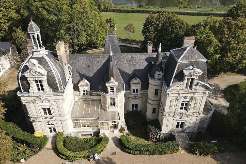 Lavishly decorated double room at Château Le Fresne in Bouchemaine, Angers region