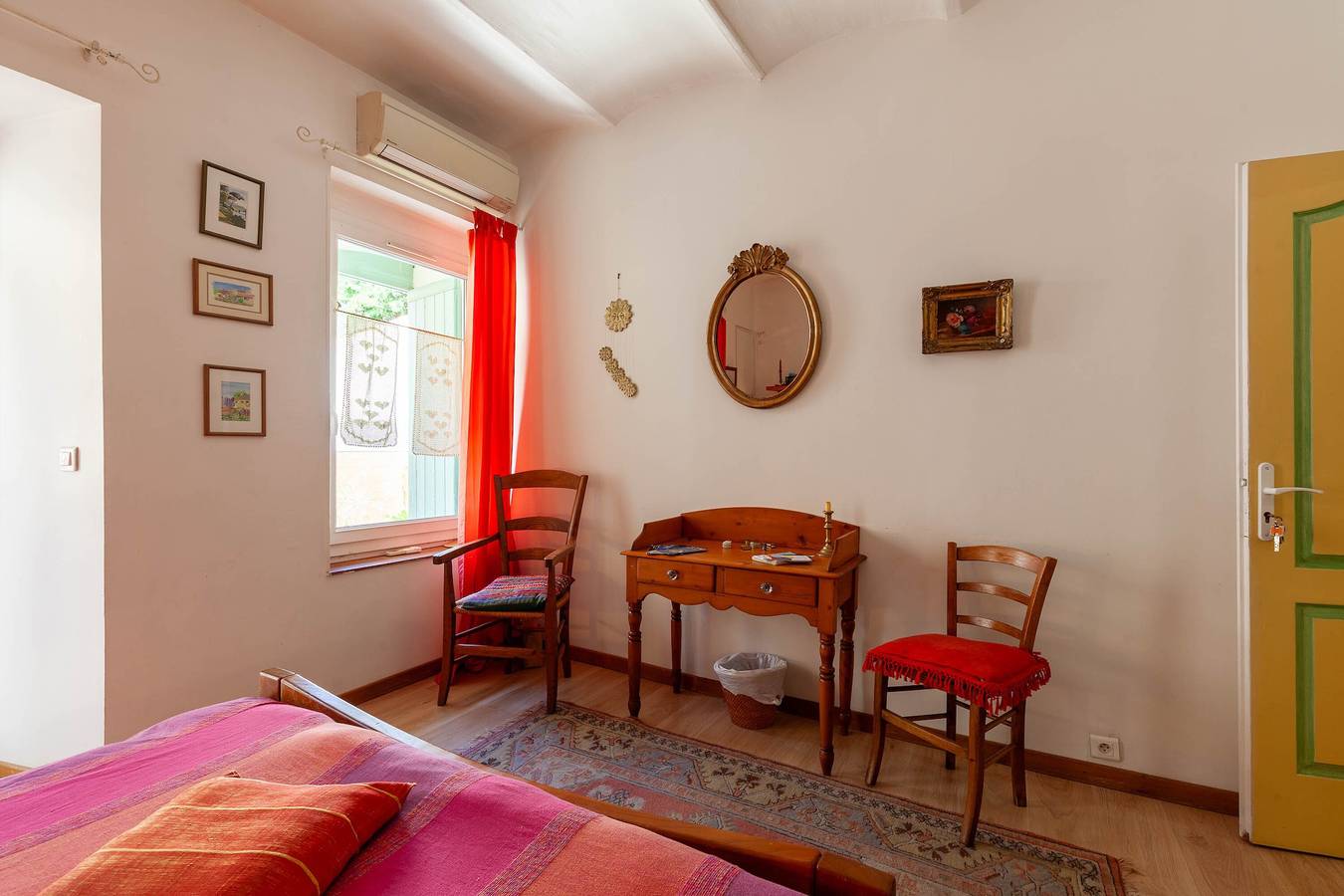 Habitación de huéspedes «Les Citronniers - Biblioteca» con terraza compartida, Wi-Fi y aire acondicionado in Marsella, Marsella region