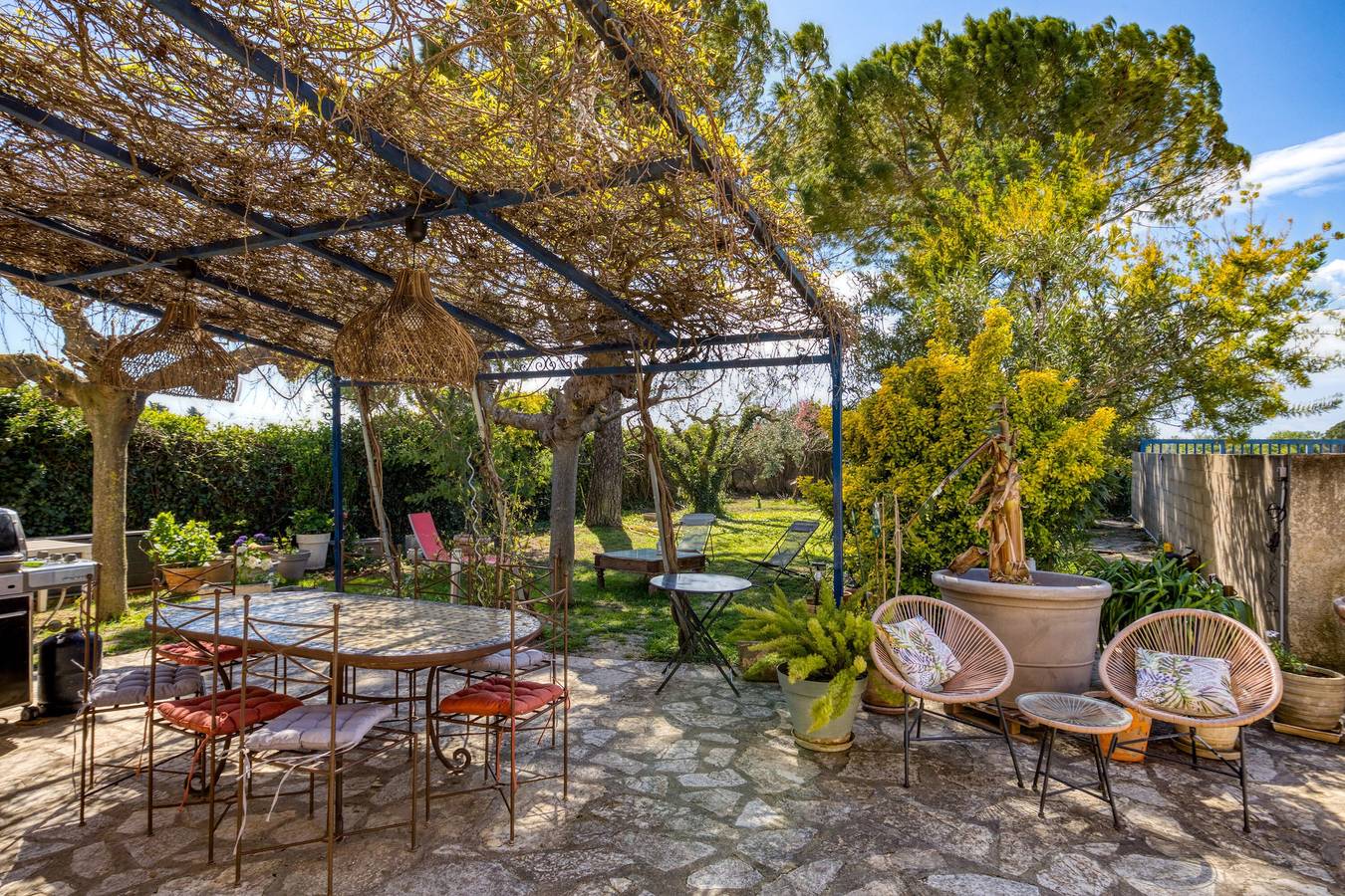 Chambre d'hôtes 'Aux Amelierets' avec piscine partagée, terrasse partagée et Wi-Fi in Saint-Just, Côte d'Améthyste