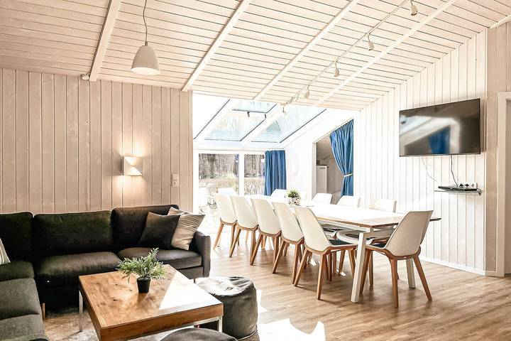 Ferienhaus für 12 Personen, mit Whirlpool und Terrasse sowie Garten und Sauna in Travemünde