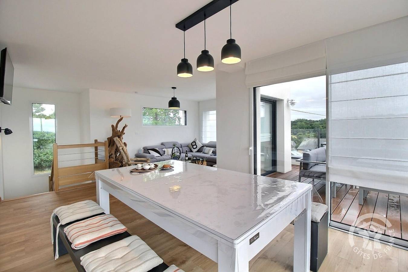 Le Menhir in Pleumeur-Bodou, Costa de granito rosa